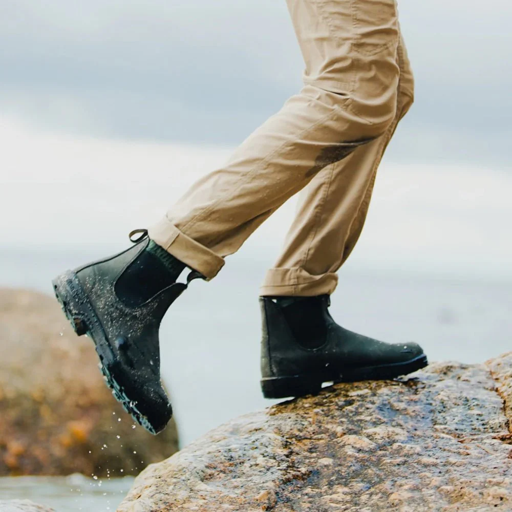 Classic 550 Chelsea Boot #587 | Leather | Rustic Black - Image 2